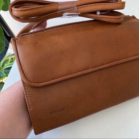 Fossil tan leather wallet on a string crossbody - Picture 13 of 14